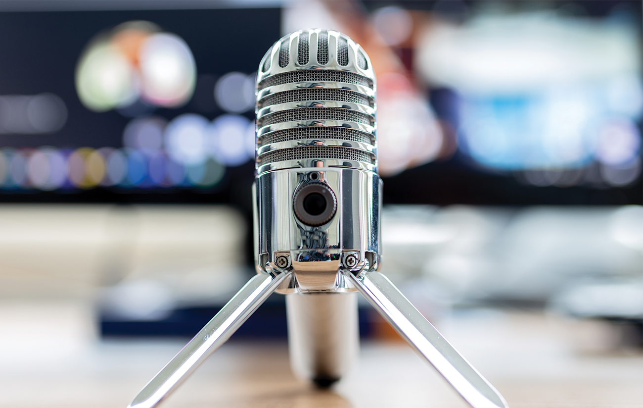 Webcast table microphone