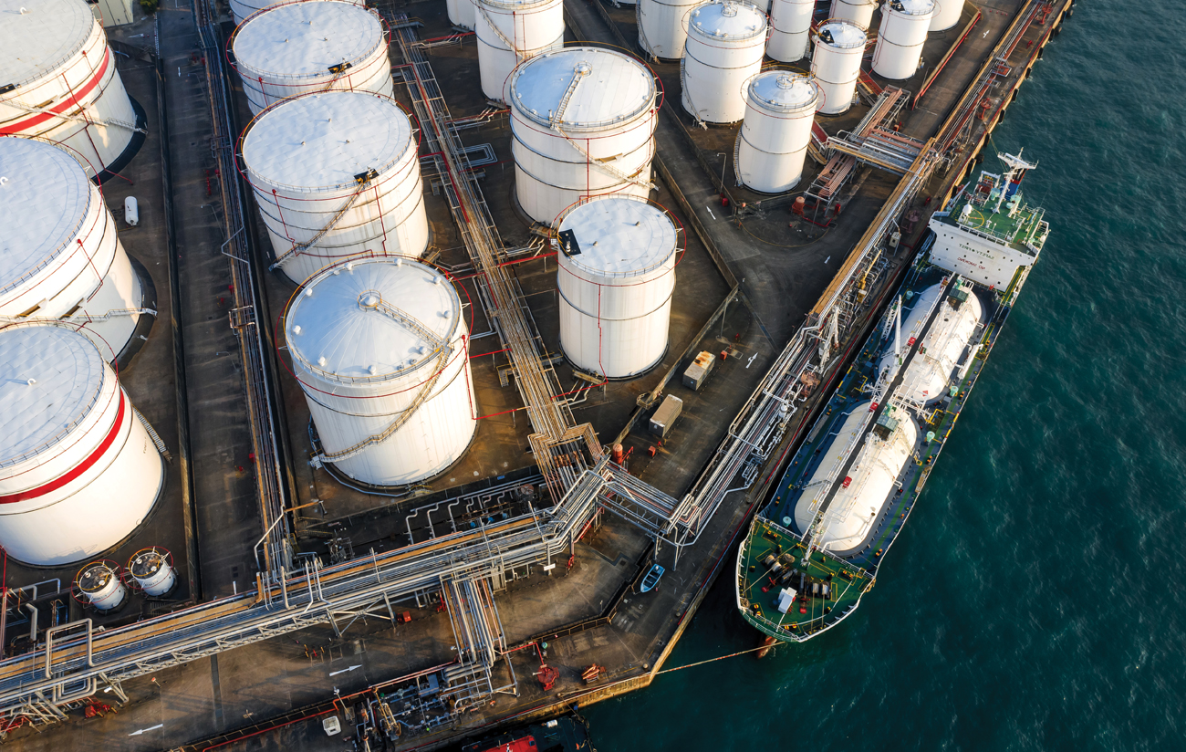 Energy storage tanks tanker